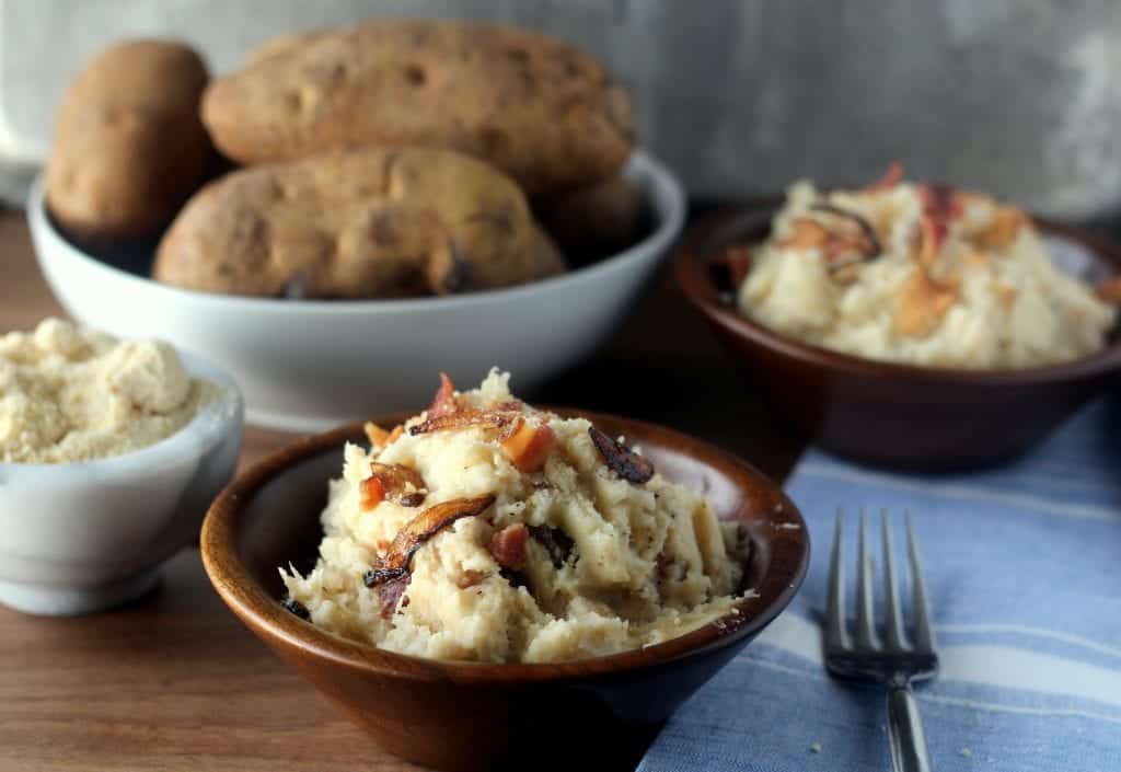 Everyone will LOVE these Caramelized Onion and Bacon Mashed Potatoes. The perfect decadent holiday side dish. #recipe from www.blackberrybabe.com