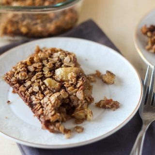 Bananas Foster Baked Oatmeal: Brown sugar, bananas and tons of oats make for a delicious breakfast of brunch for a large group!