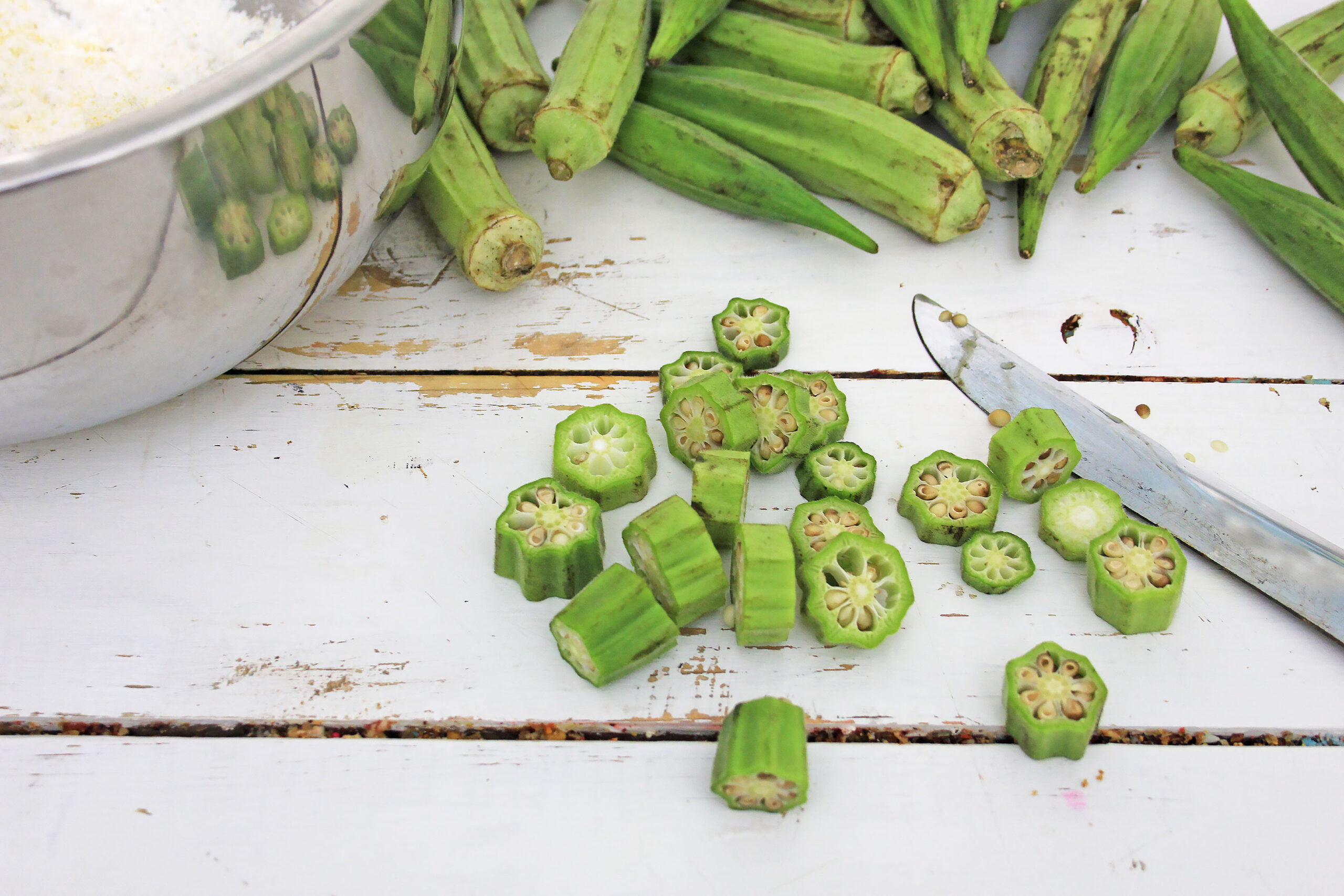 A photo of okra being sliced