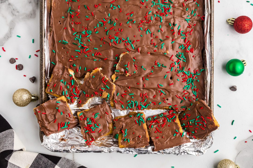 The Best Christmas Cracker Candy (easy recipe)