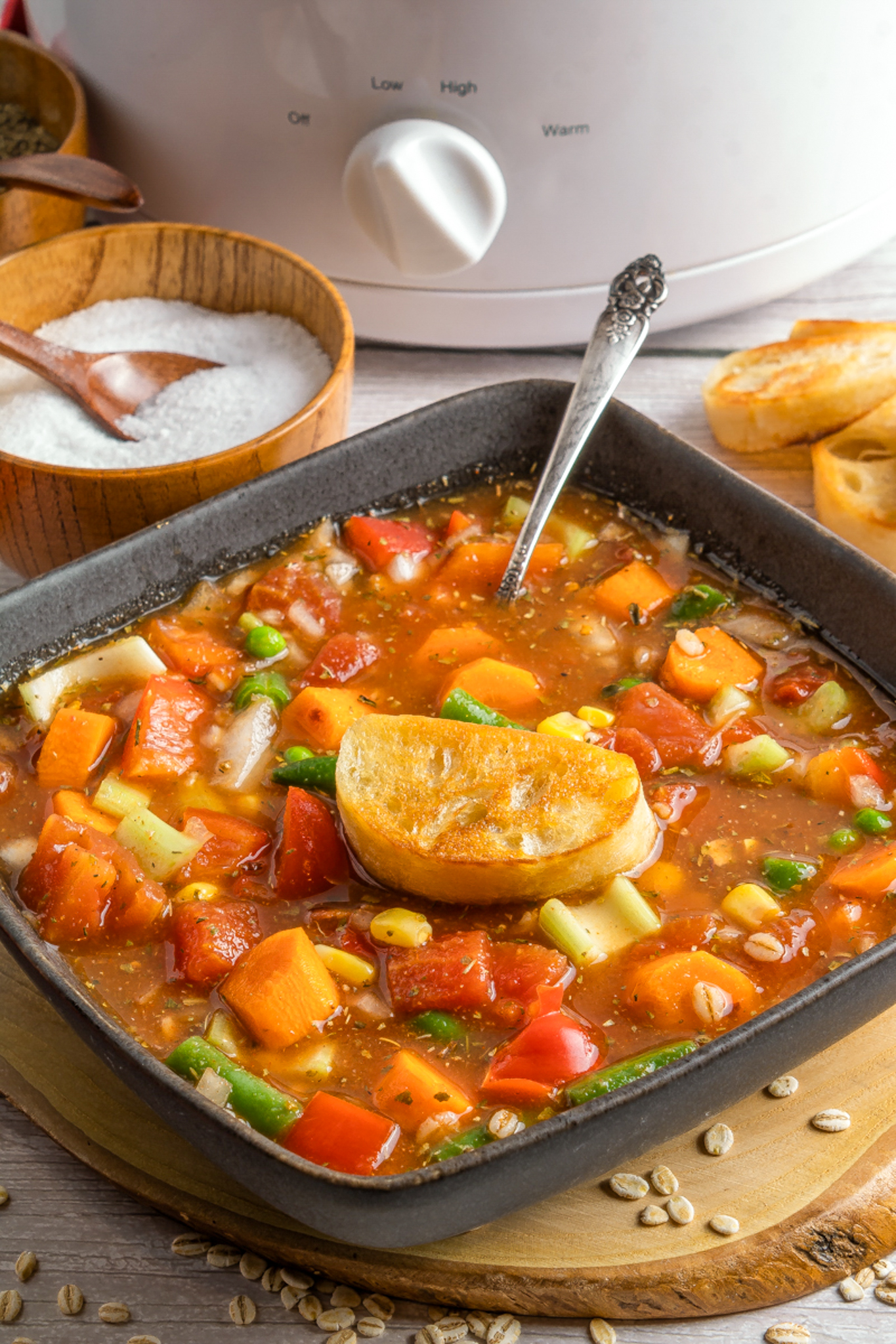 Easy Slow Cooker Vegetable Barley Soup (8+ Vegetables)
